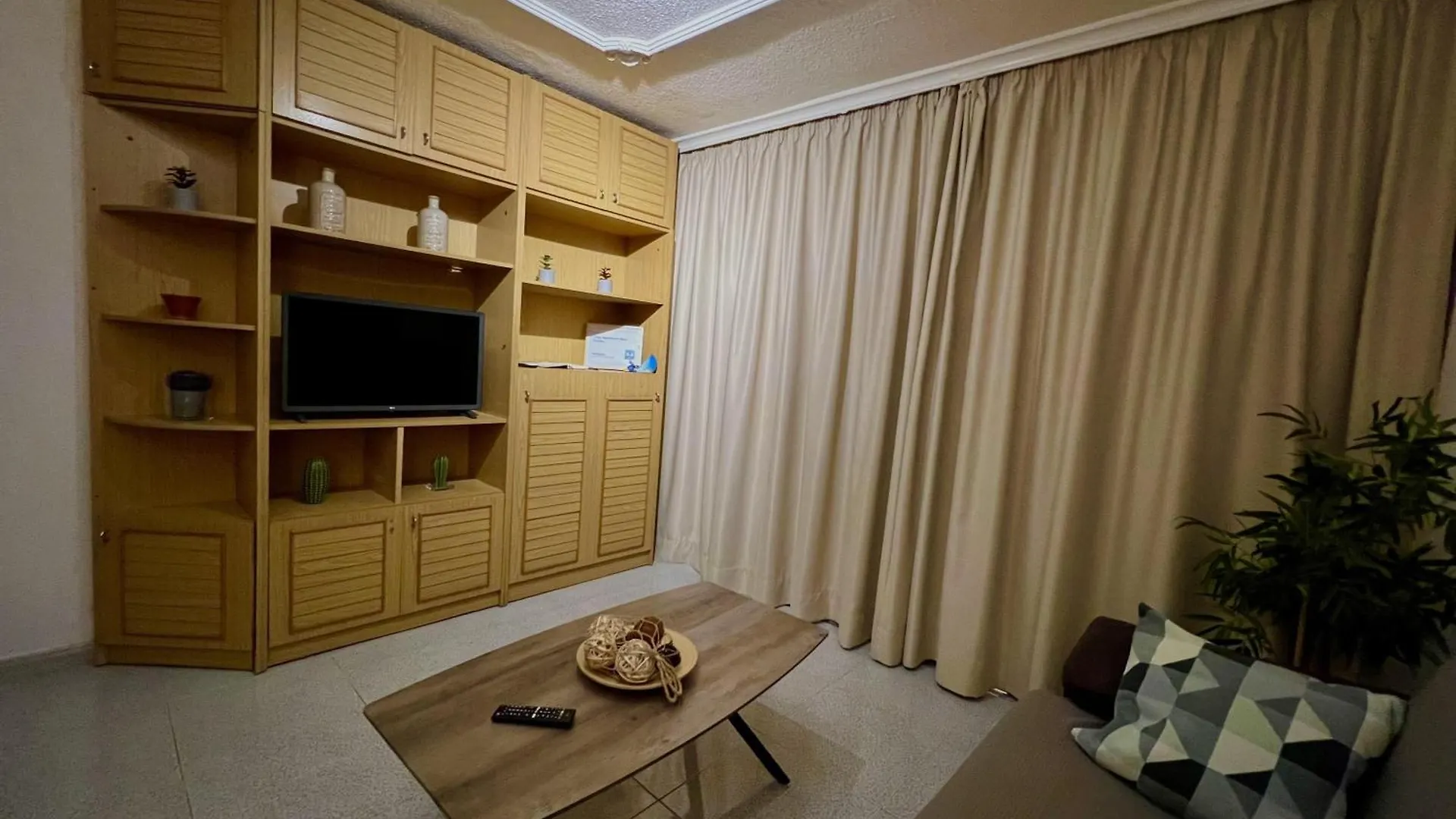 Beautiful 2-Bed Apartment In Maspalomas Near Yumbo Spain